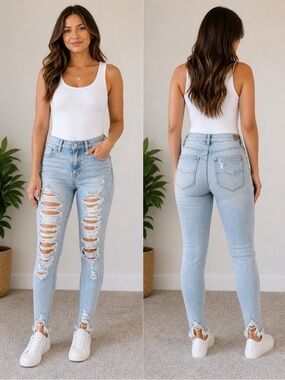 American Eagle Distressed Light Wash Raw Hem Jegging Crop
